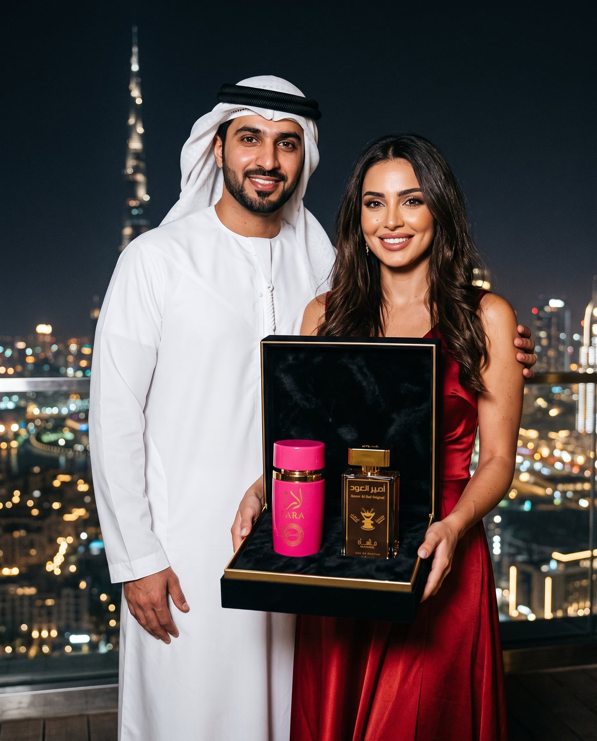 Iubiții din Dubai: parfumurile din pachet, cu un șeic și o femeie elegantă, în Dubai