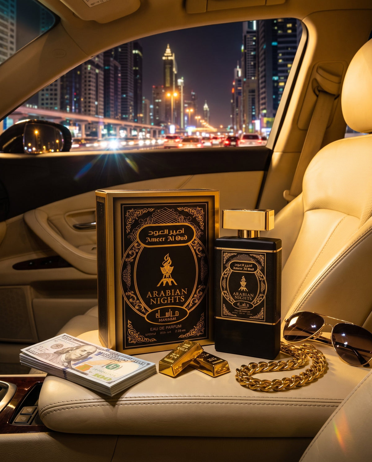 Ameer Al Oud Arabian Nights lângă lingouri și lanț de aur