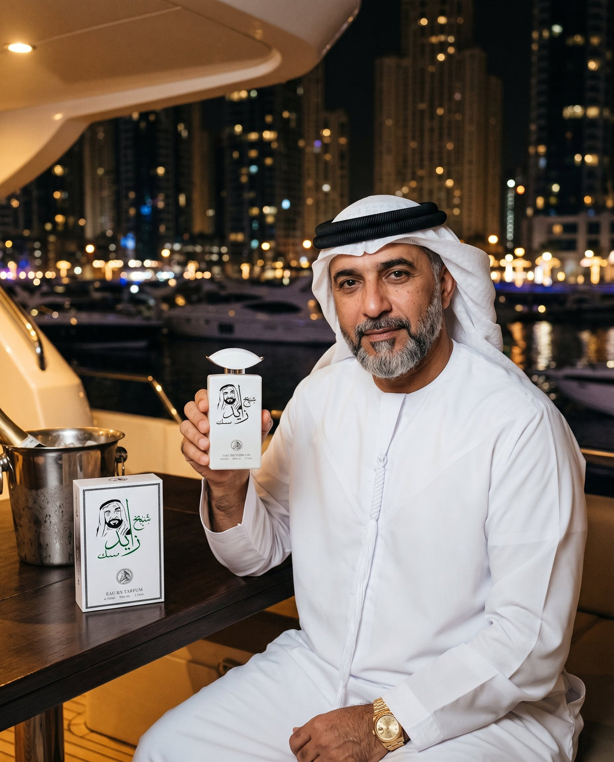 Shaikh Zayed Musk în mâna unui șeic, în Dubai
