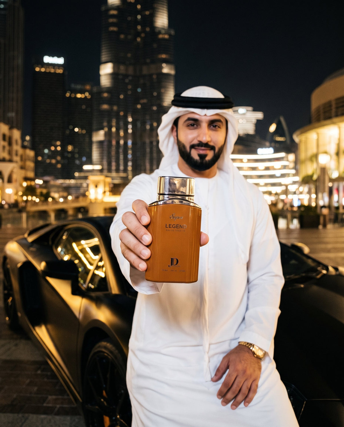 Super Legend în mâna unui model, în Dubai